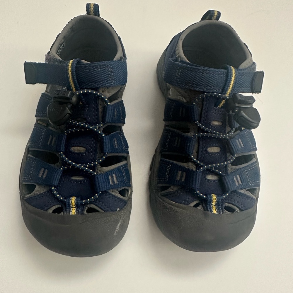 KEEN Kids’ Newport H2 Water Friendly Sandal Closed Toe Sandals